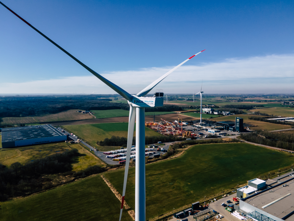 ENGIE huldigt zijn 200ste windturbine in op de site van Unilin Insulation in Seneffe