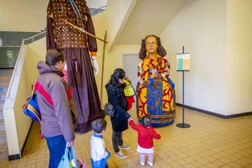 De Leuvense reuzen heetten de bezoekers welkom in Tweebronnen, één van de centrale locaties van deze Erfgoeddag. (c) Fotograaf Jan Crab 