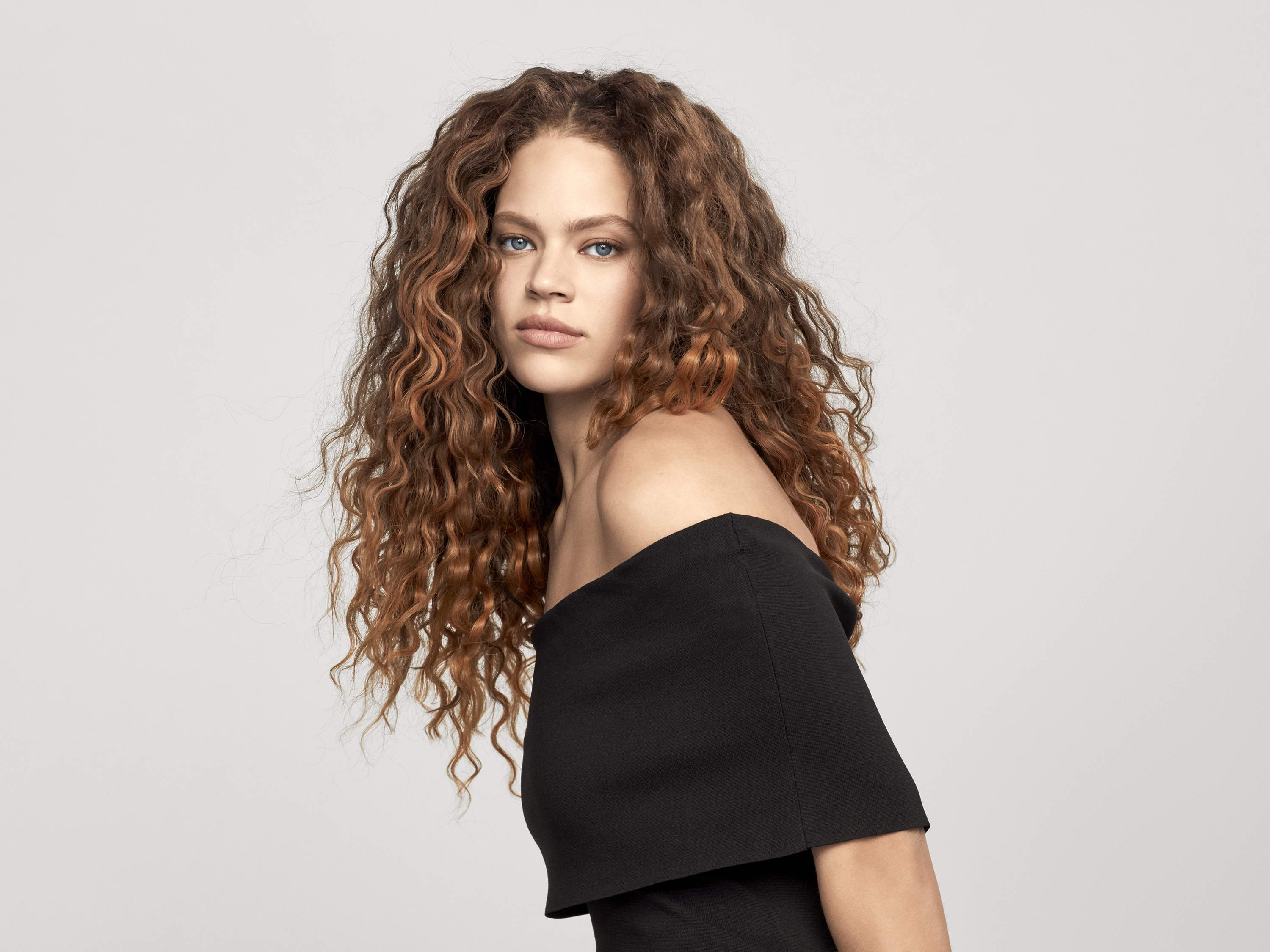 Redken kondigt met trots de lancering van Acidic Bonding Curls & Curl Stylers