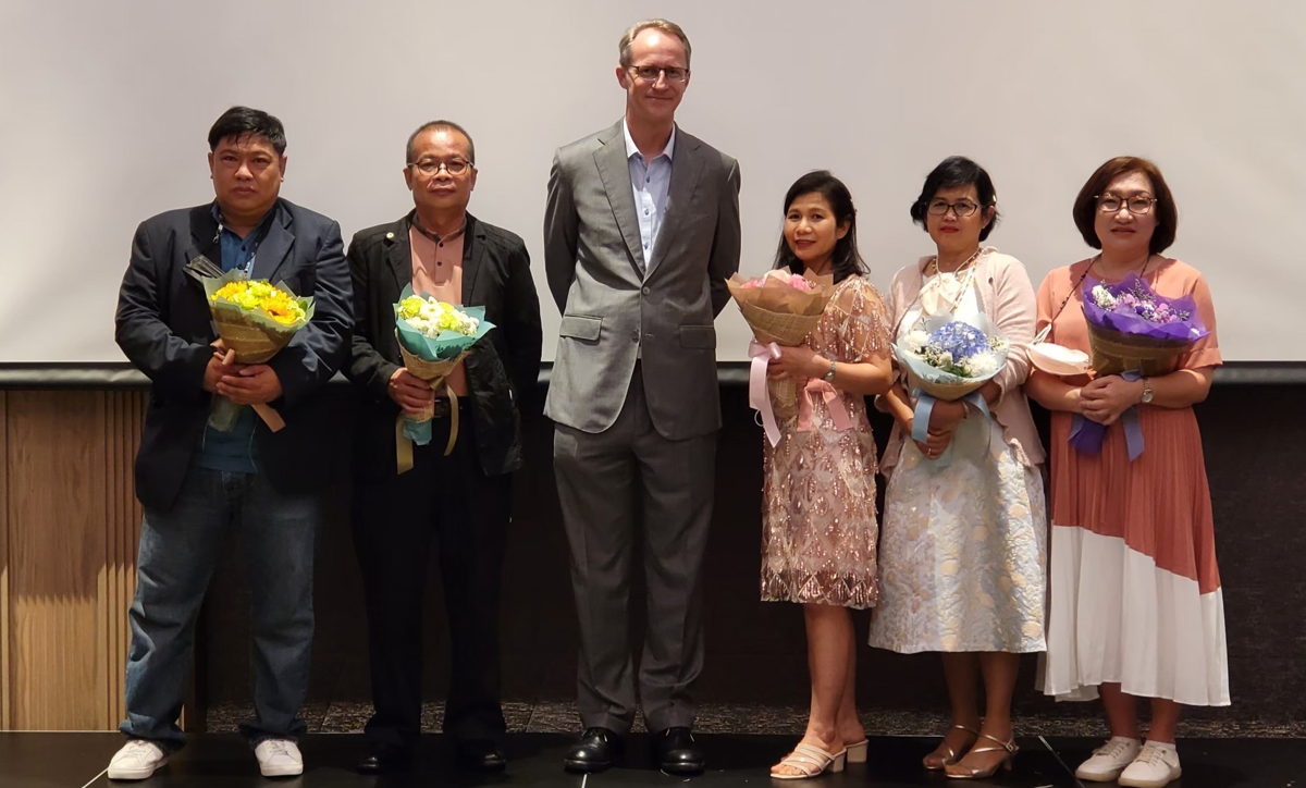 From left to right: Tawan Angprasert, Wirat Koanamsai, Chairman Heinrich Jessen, Dorkrak Chantakoon, Benjawan Sutchiewcharn and Thitiporn Thungthongkam.