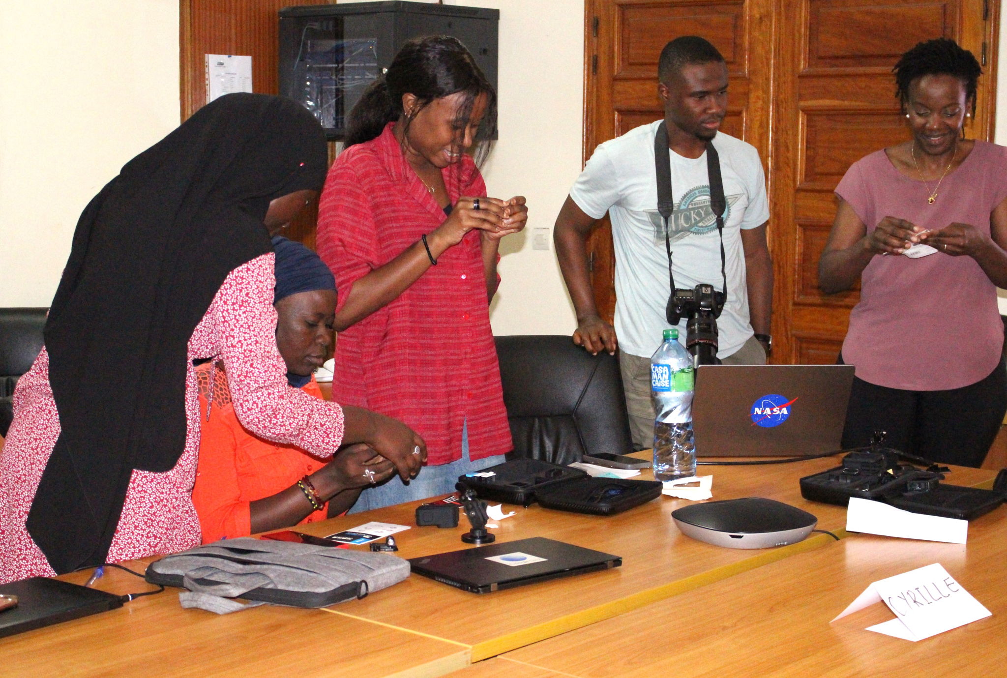 From right: Dr Catherine Nakalembe and participants are having a practical session on the use of helmet GoPro data. Photo: CSE.