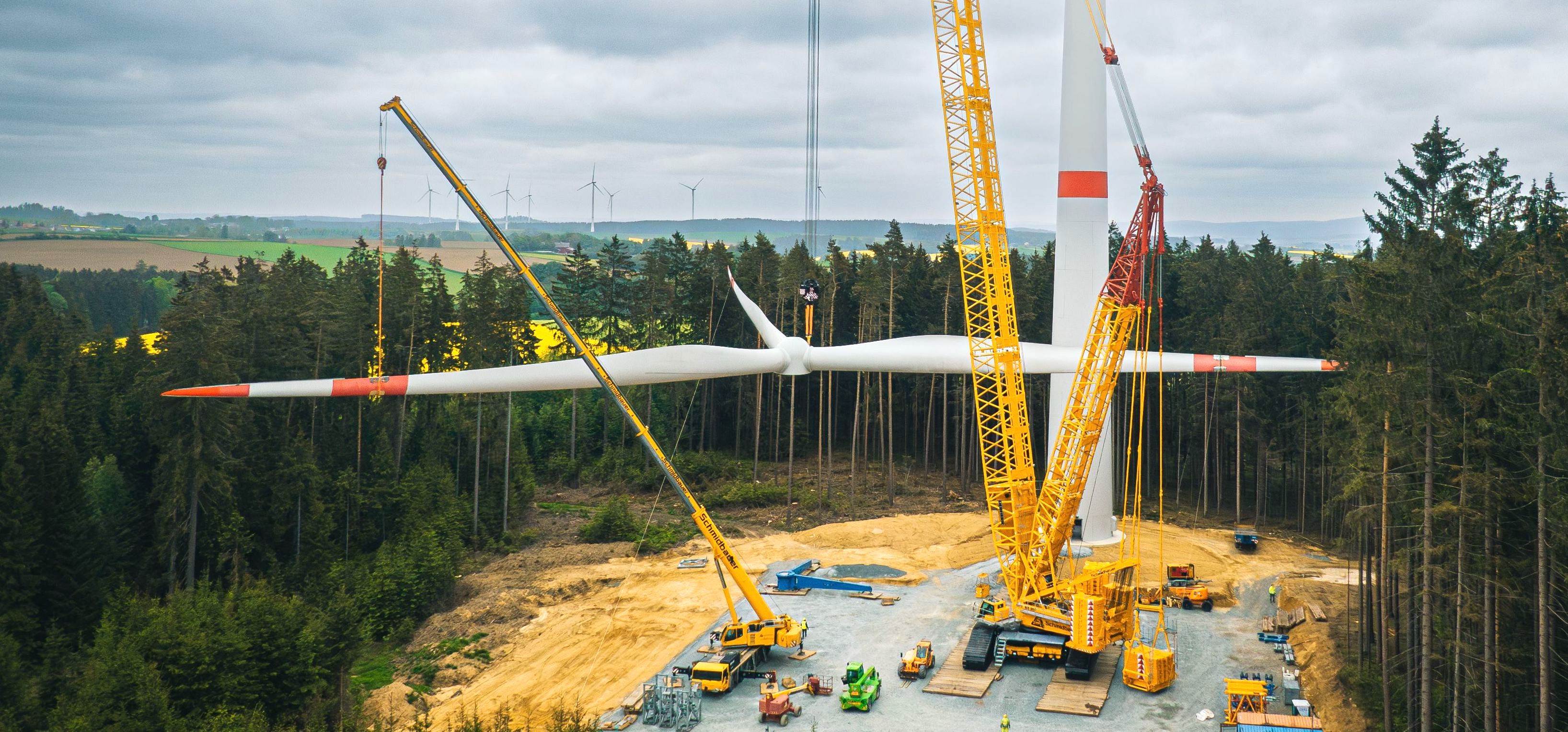 Premiere of the LR 1800 crawler crane