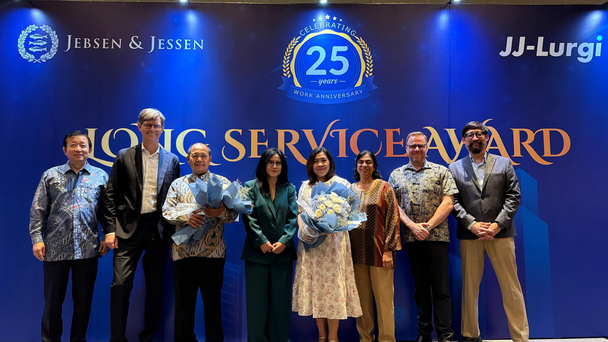 From left to right: Rudy Rusli, Per Magnusson, Budinarso, Lusi Lukman, Eliza Hernawati, Maria Santiago, Martin Overgaard and Lim Si Howe. From left to right: Rudy Rusli, Per Magnusson, Budinarso, Lusi Lukman, Eliza Hernawati, Maria Santiago, Martin Overgaard and Lim Si Howe.