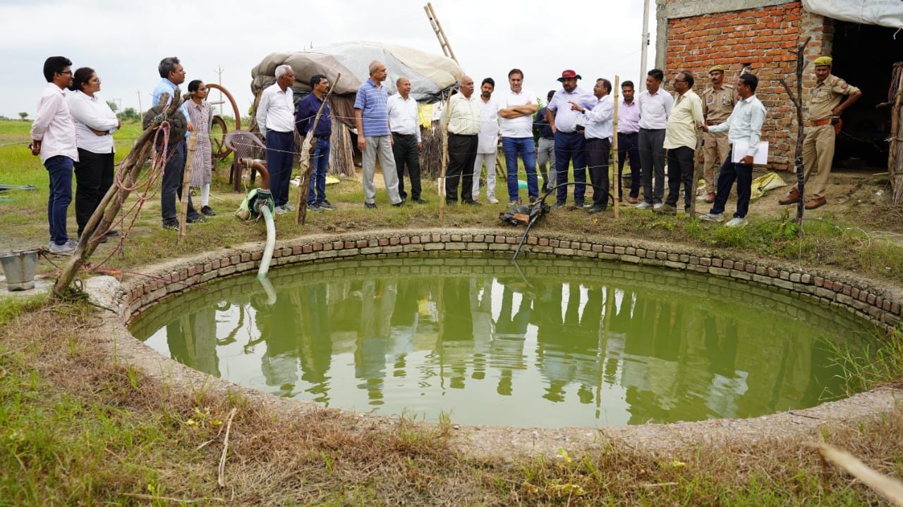 This open well in a farmer’s field in Bhadokar village is full of water for the first time in over a decade due to the restoration of a haveli through the Tahrauli project.