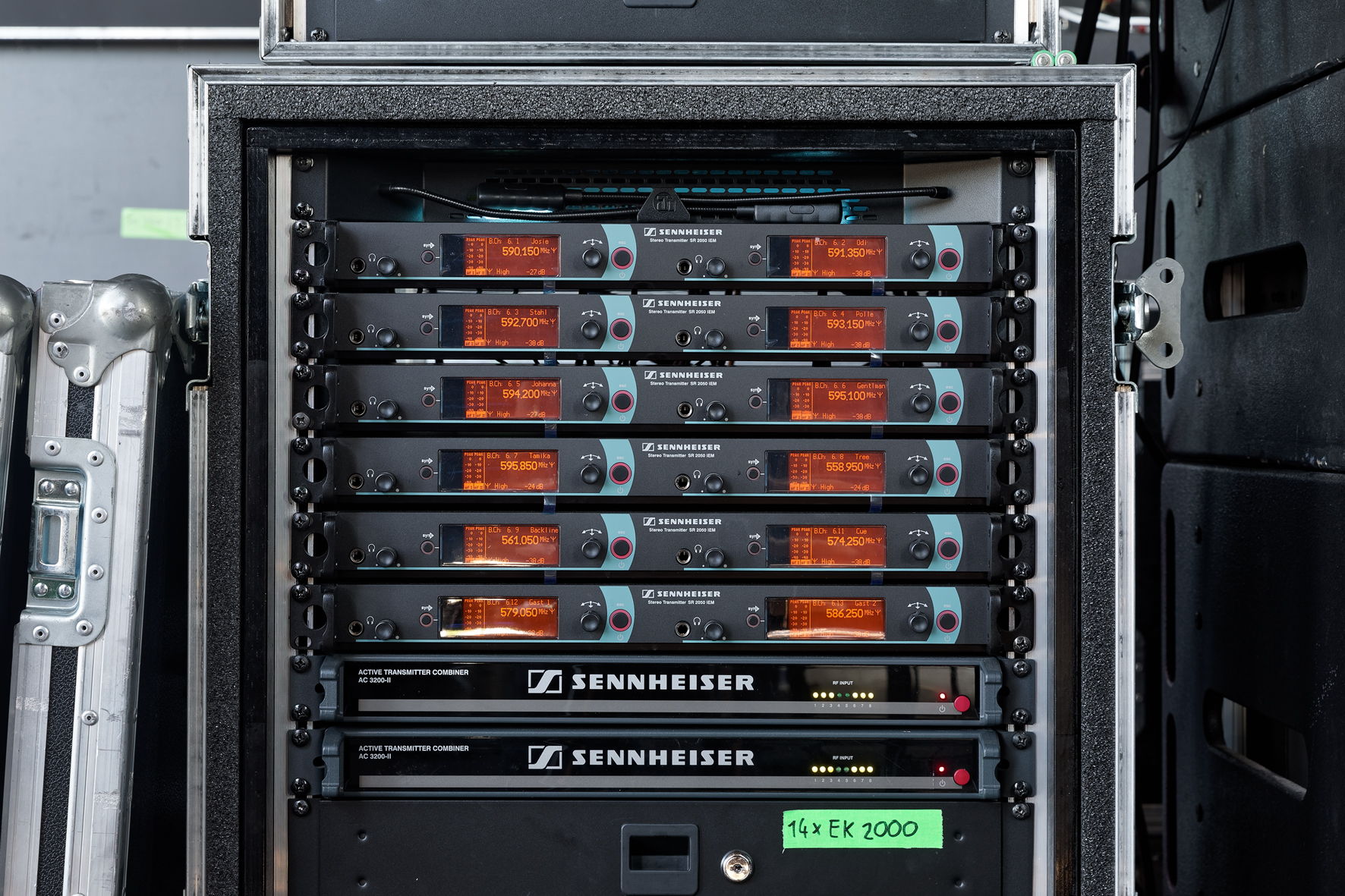 At their concerts, Gentleman and his musicians rely on latency-free monitor systems from the Sennheiser 2000 series