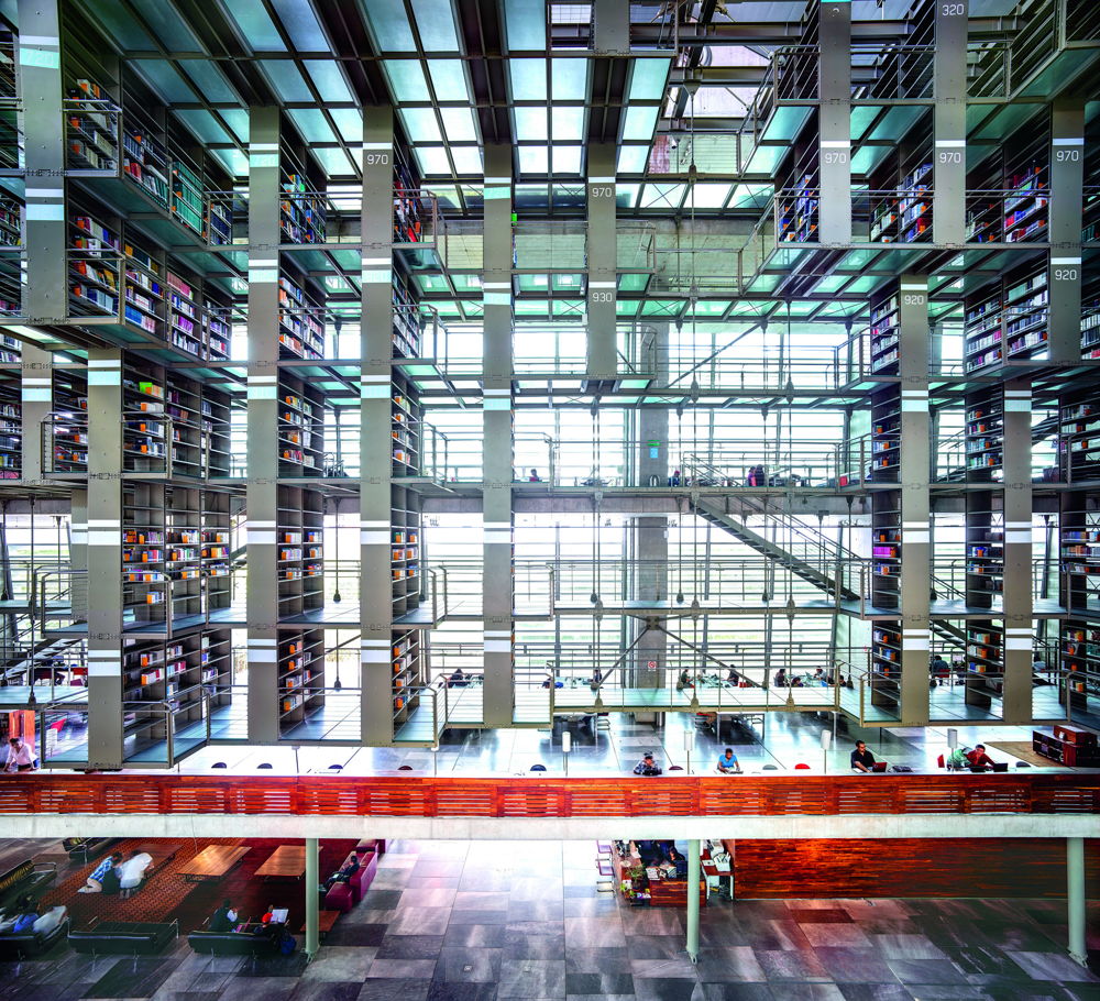 Biblioteca Vasconcelos Ciudad de México I 2015 / © Candida Höfer / VG Bild-Kunst