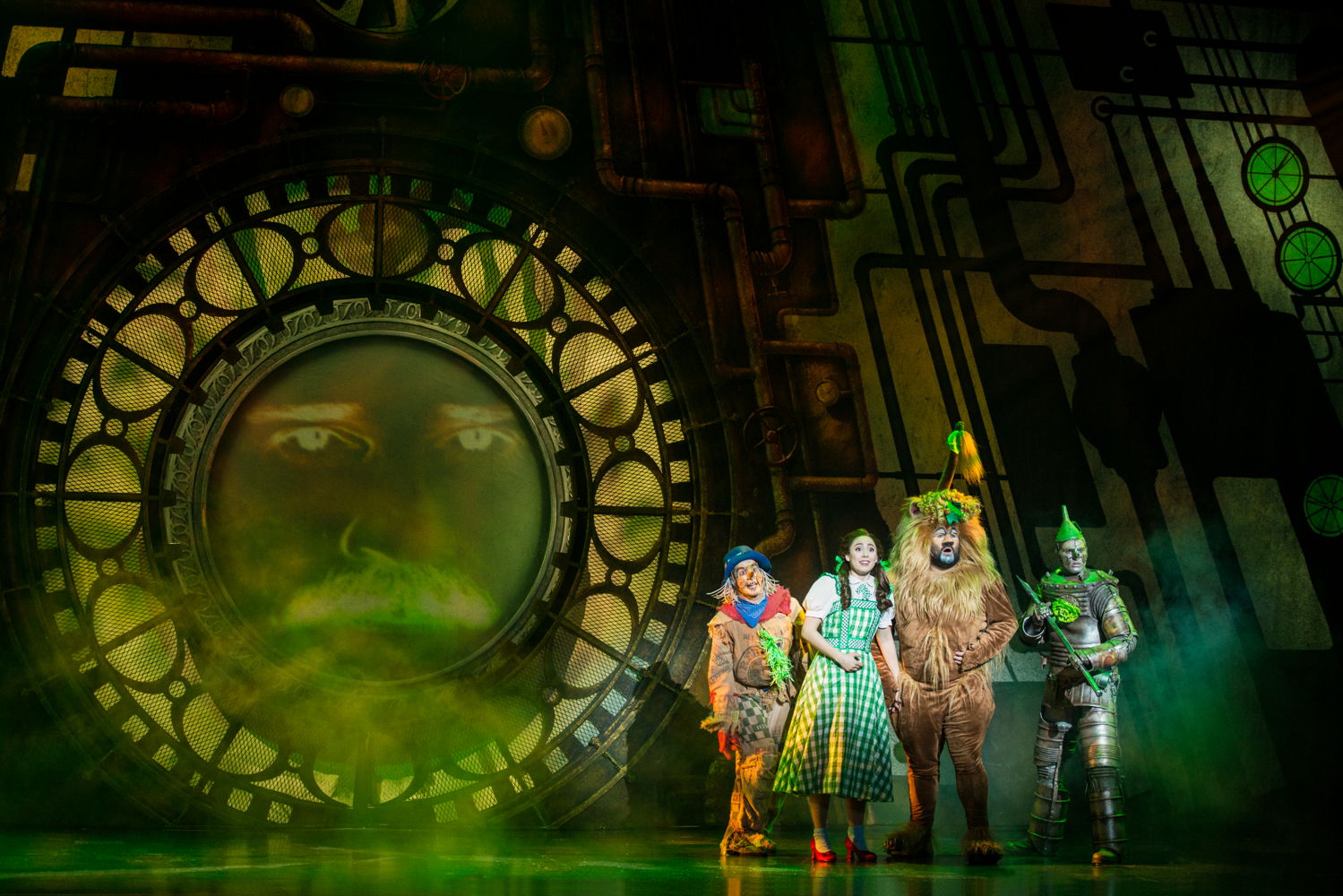  Mark A. Harmon as The Wizard, Morgan Reynolds as Scarecrow, Sarah Lasko as
Dorothy, Aaron Fried as Lion and Jay McGill as Tin Man in the Wizard’s Chambers
Photo credit: DANIEL A. SWALEC