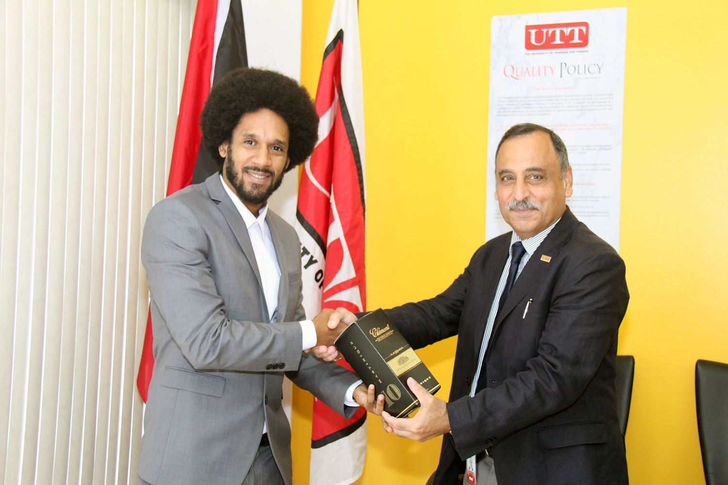 Saïdou BERNABÉ, co-fondateur et Président de PARALLEL 14 et Pr. Sarim AL-ZUBAIDY Président de l'Université de Trinidad et Tobago à l'époque de la signature du partenariat entre les deux établissements à Trinidad.