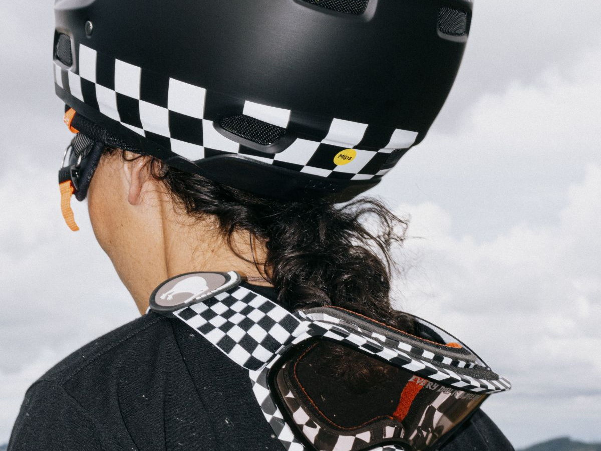 POC lanza el casco y la máscara Robin Goomes edition 
