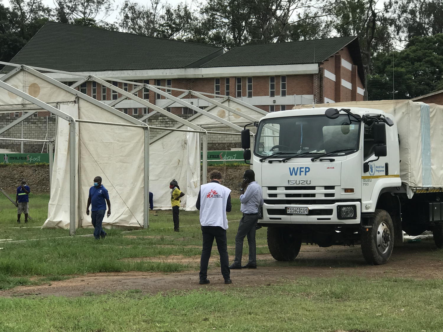 Construction of the new COVID-19 ward in Blantyre. Copyright: Marion Pechayre/MSF