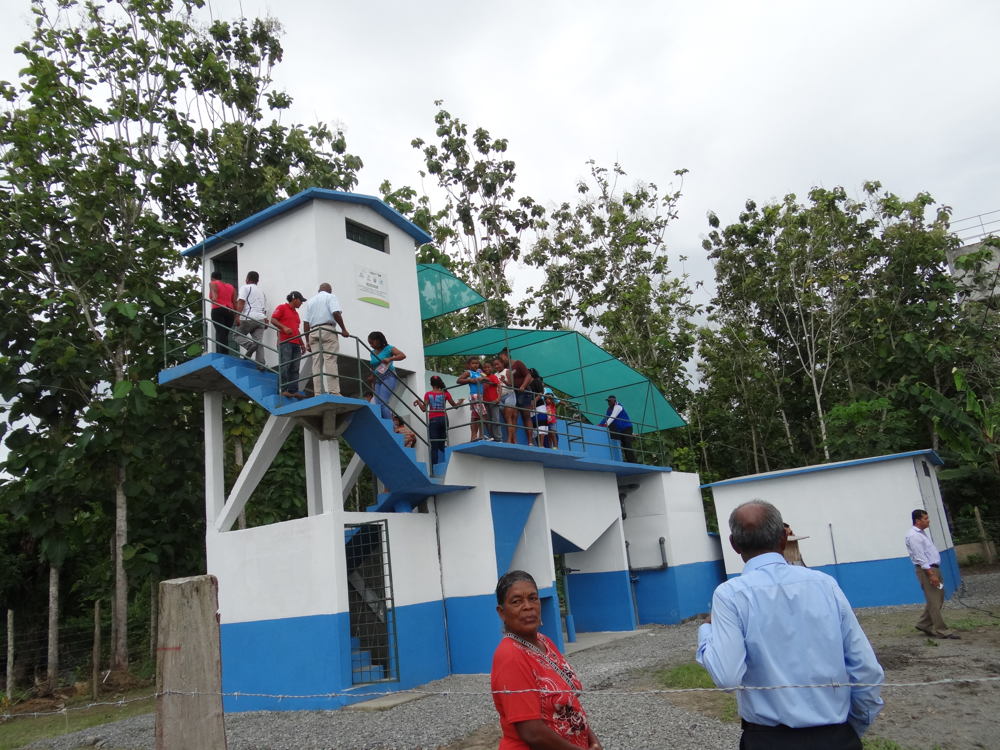 Ecuador: toegang tot water nu  - drinkwaterinstallatie