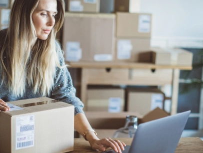 Mujeres emprendedoras impulsan ventas y logística del e-commerce