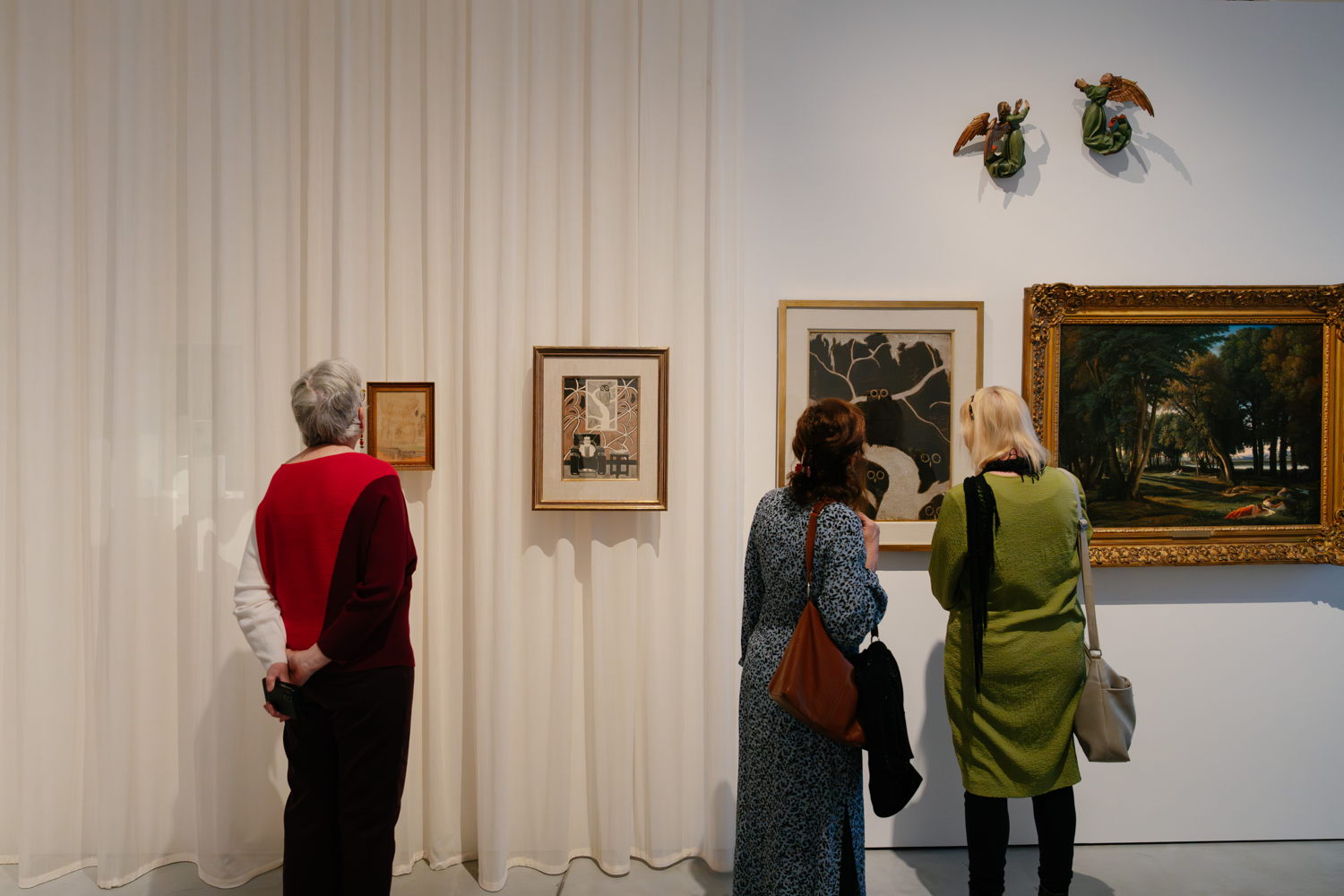 Zaalzicht 'Kunst die binnenkomt', M Leuven, 2025, foto: Elias Derboven voor M Leuven