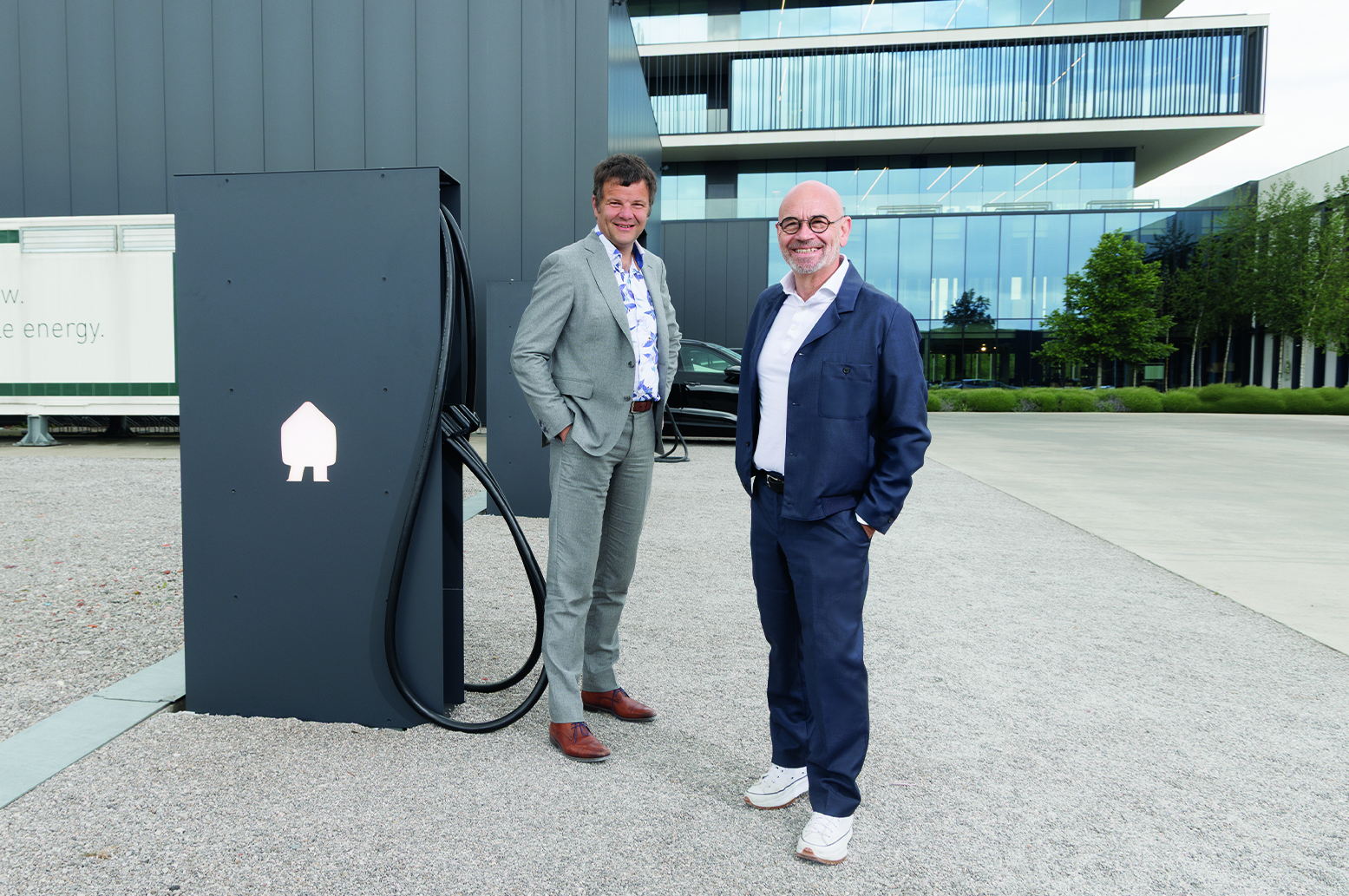 V.l.n.r. Bart Vercoutere (CEO a.i. van Smappee Services) en Stefan Grosjean (founder en CEO van Smappee Group) V.l.n.r. Bart Vercoutere (CEO a.i. van Smappee Services) en Stefan Grosjean (founder en CEO van Smappee Group)