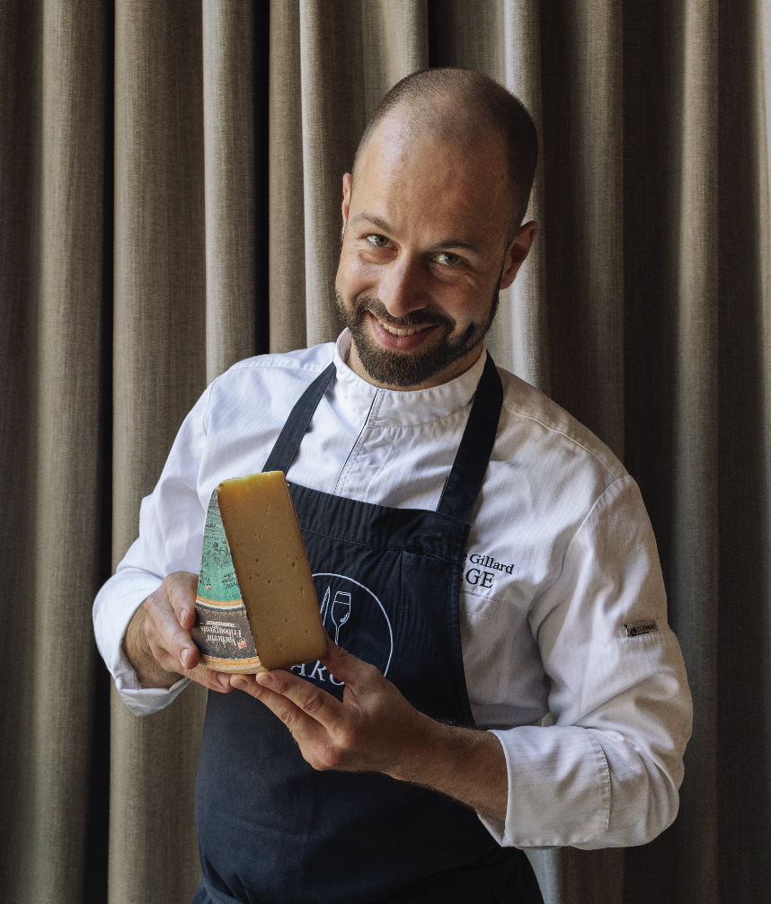 Le chef étoilé Grégoire Gillard imagine trois plats gastronomiques autour des fromages suisses.