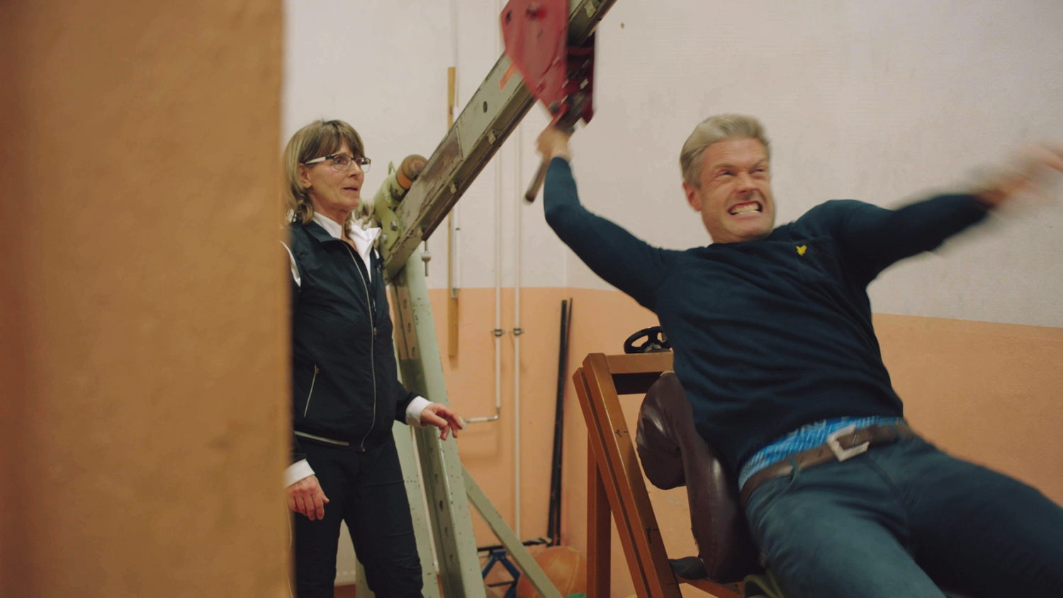 Maarten met wereldrecordhoudster Petra Falke - (c) VRT / De Mensen