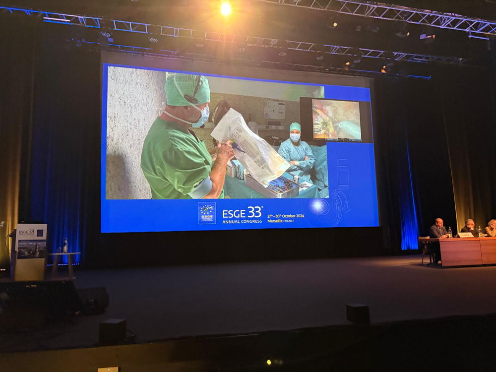 Beeld tijdens operatie vanuit het congres in Marseille