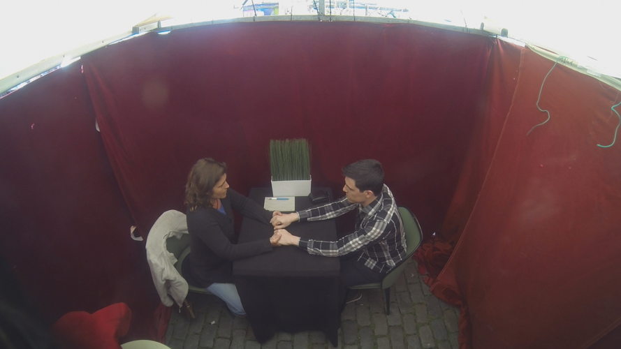 2. De waarzegster: "Dit is freaky!"
Sorry voor alles (c) VRT 2. De waarzegster: "Dit is freaky!"
Sorry voor alles (c) VRT