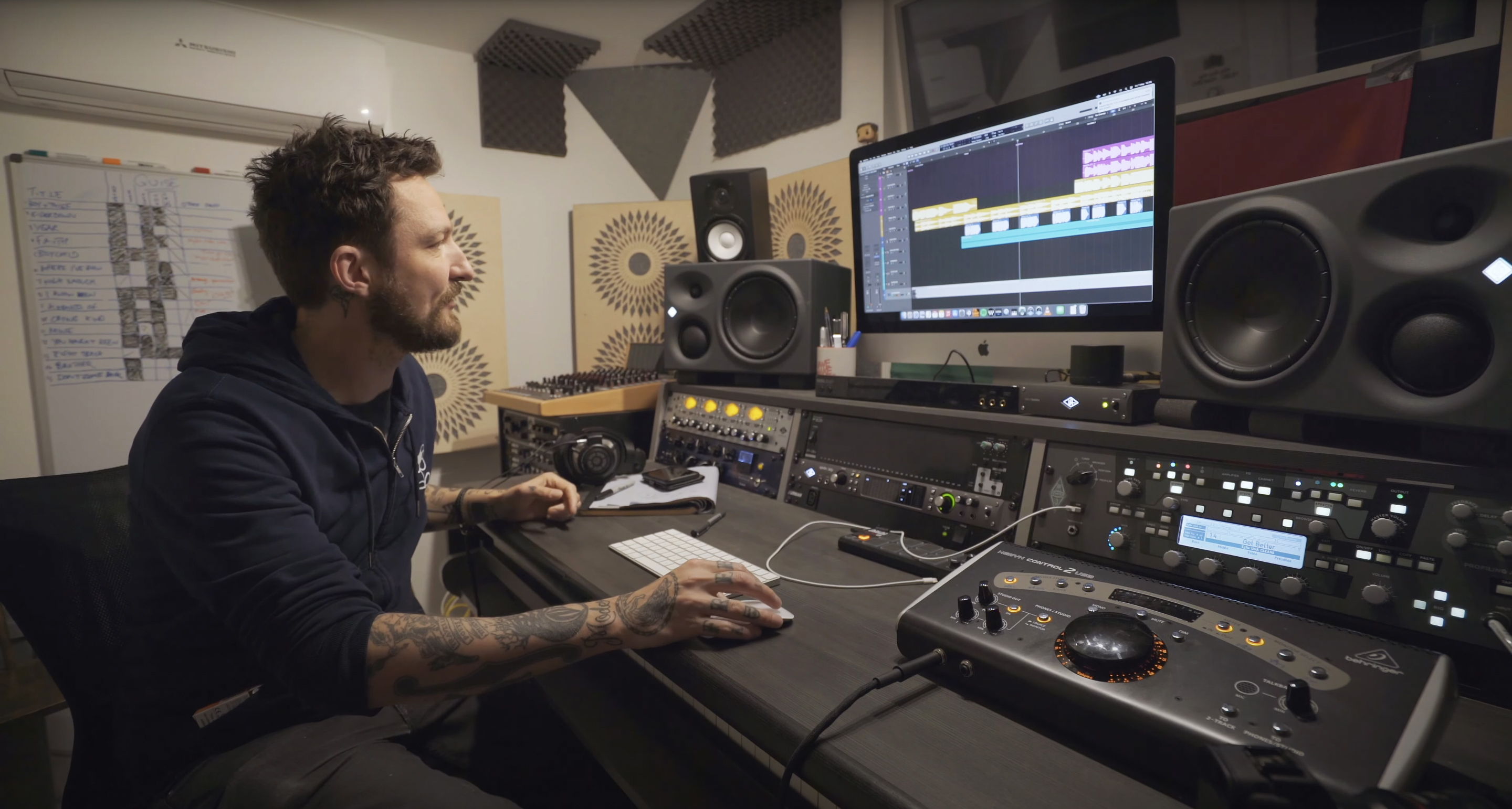 Frank Turner in zijn studio