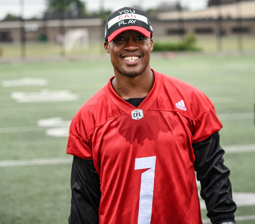 Joueur par excellence de la saison 2015 et ambassadeur YCP du ROUGE et NOIR d'Ottawa Henry Burris