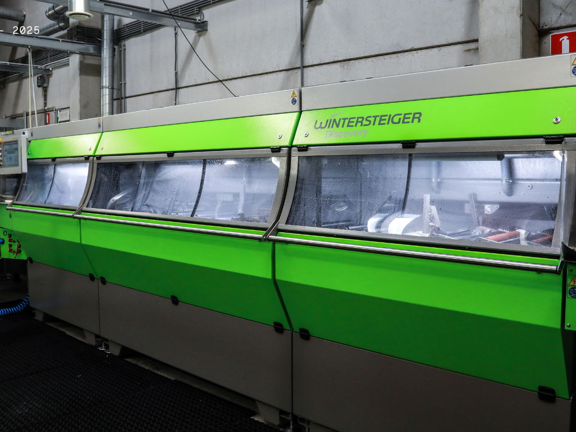 Exclusief in België: “The Hulk” bij A.S.Adventure onderhoudt 85.000 ski’s & snowboards per jaar