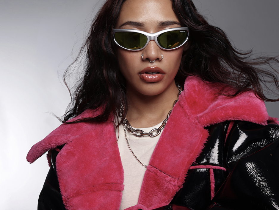 ARNETTE Y LIZETH SELENE REDEFINEN EL ESTILO URBANO CON UNA MIRADA SIN FILTROS 