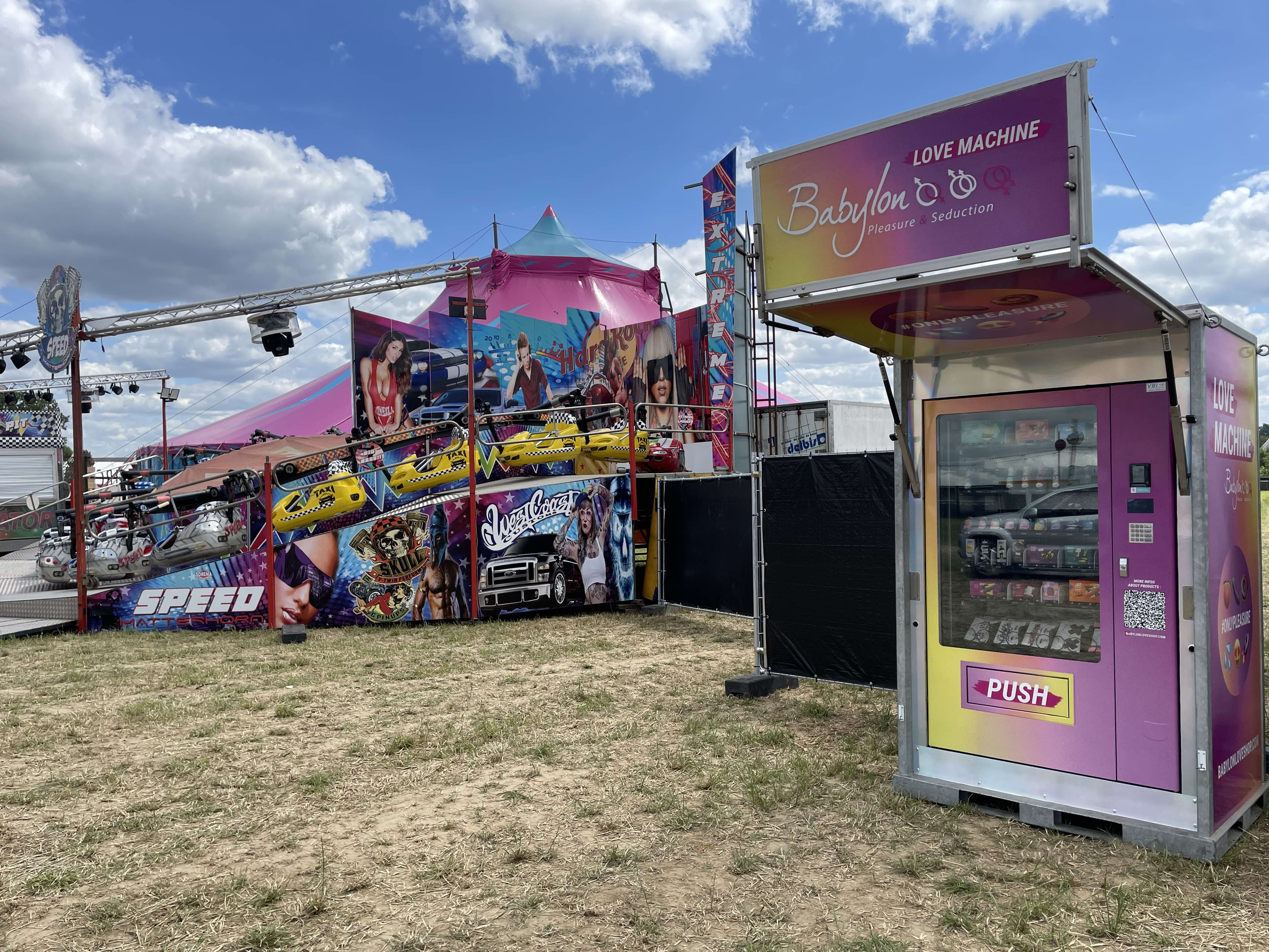 Alerte média : Grande première : Babylon Loveshop installe le premier distributeur érotique dans un festival