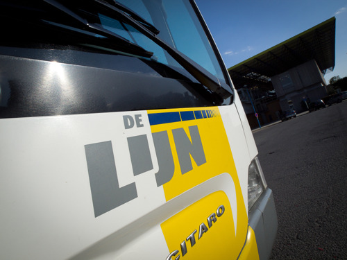 Op zon- en feestdagen met bus 683 naar het Sport Vlaanderen-domein in Hofstade