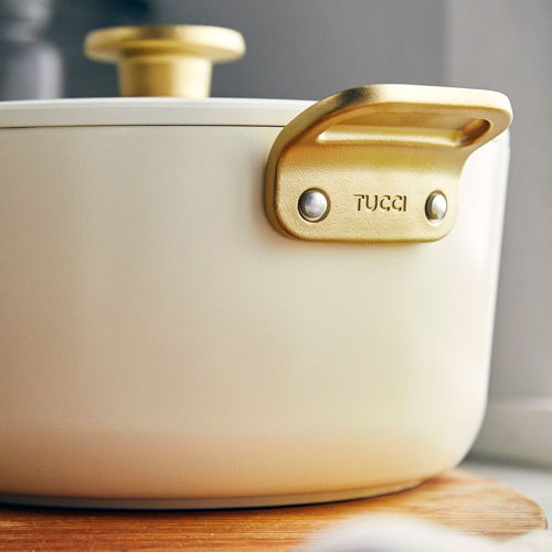 GreenPan™ Stanley Tucci™ Ceramic Nonstick 26cm/6.5L Dutch Oven, Carrara White - €299 GreenPan™ Stanley Tucci™ Ceramic Nonstick 26cm/6.5L Dutch Oven, Carrara White - €299