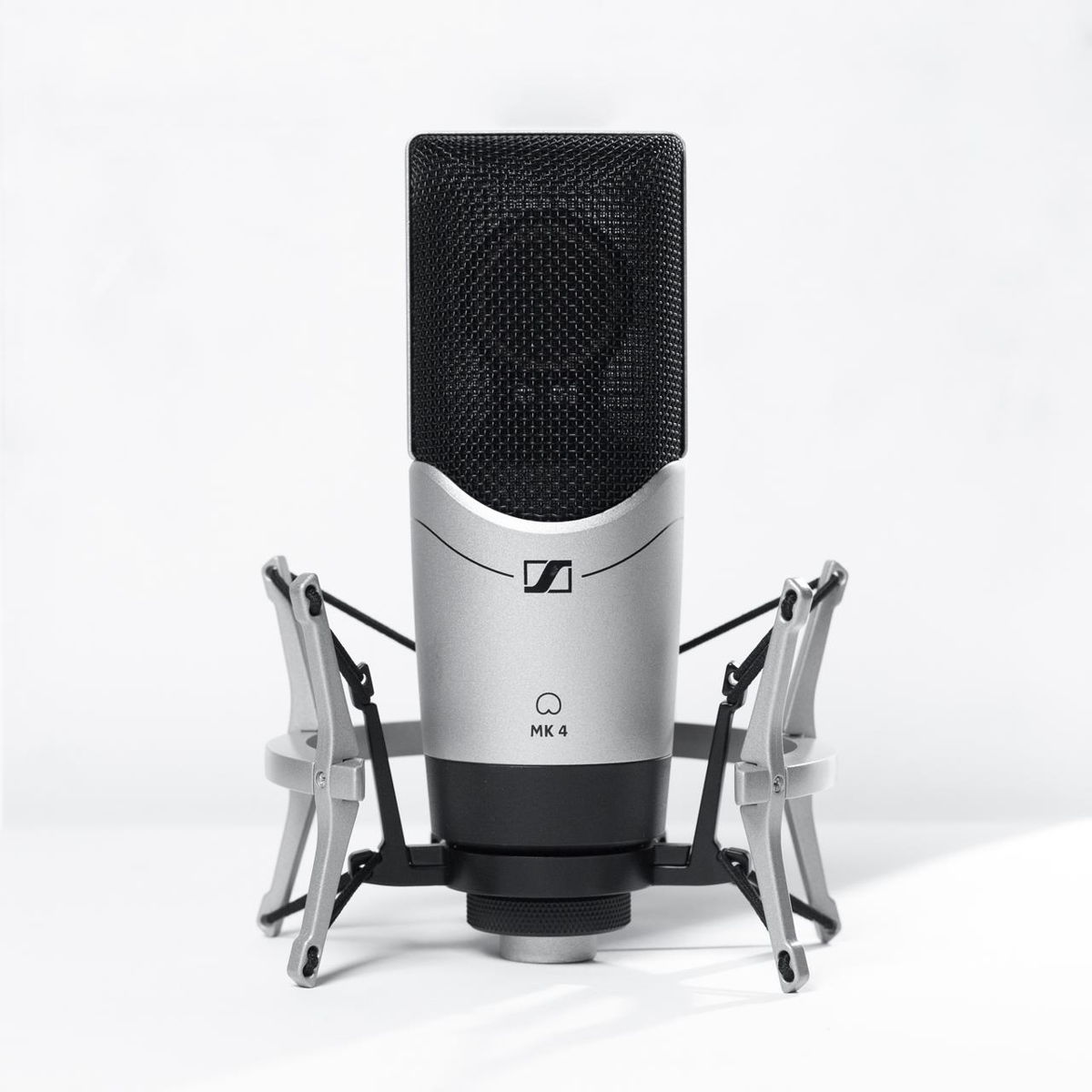Le microphone à condensateur MK 4 de Sennheiser pour la maison, les projets et les studios professionnels