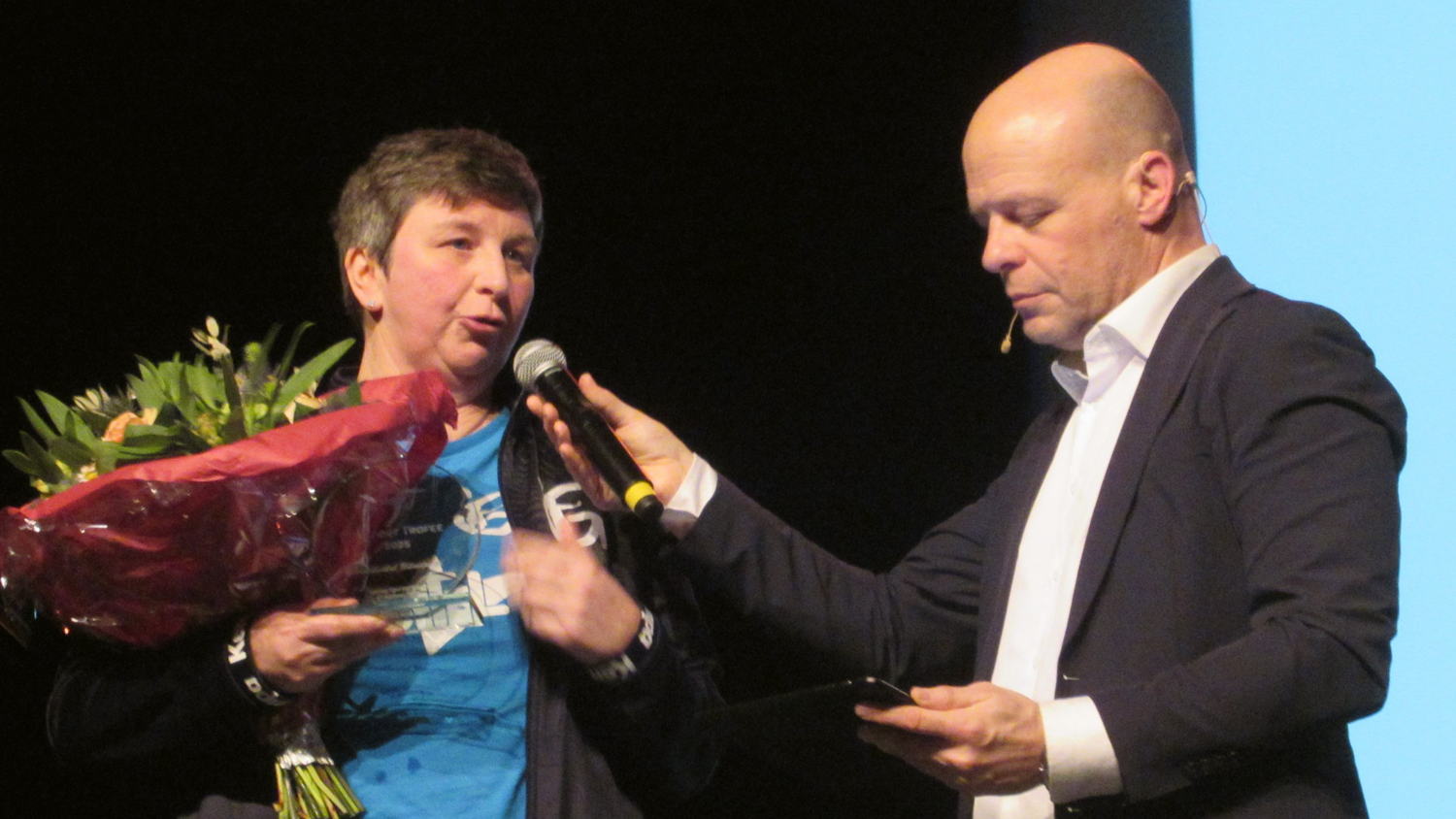 Els Vanhorebeek ontving namens handbalvereniging Uilenspiegel een trofee voor hun G-sportwerking
