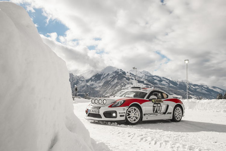 Auto concepto de rally Porsche Cayman GT4 Clubsport para la categoría FIA R-GT en el Porsche Winter Event, en Zell am See (Austria).
