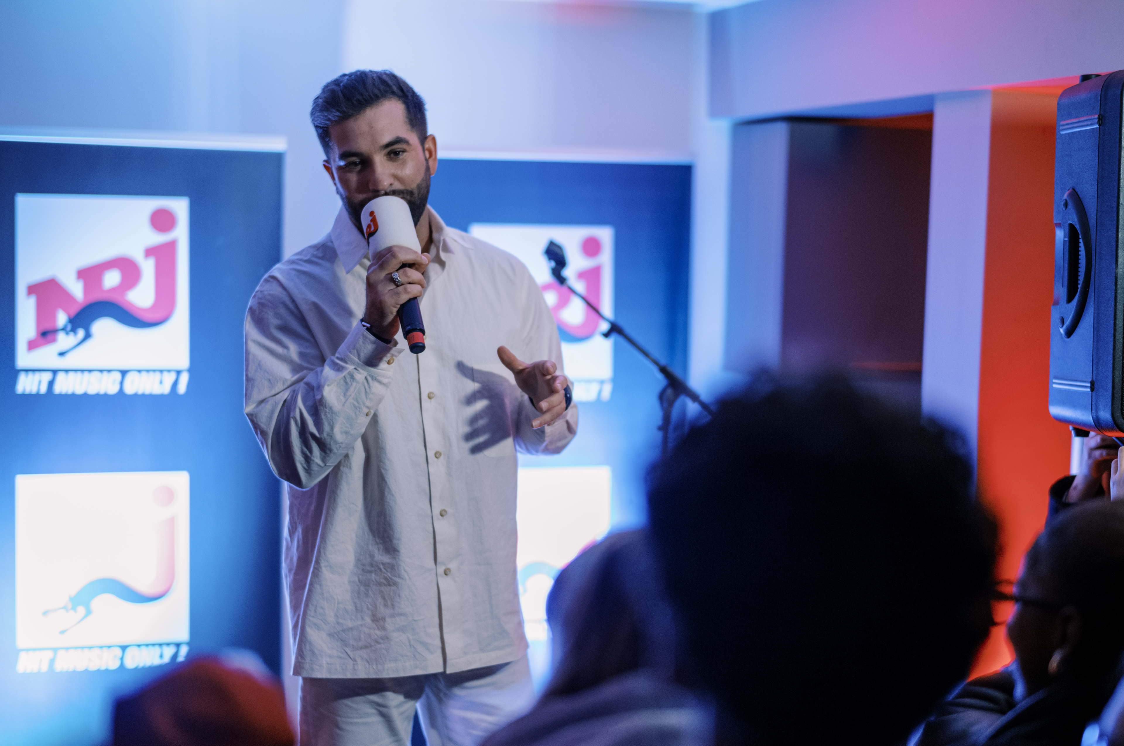 Kendji fait une surprise aux enfants de la maison d'accueil de l'Amarrage !