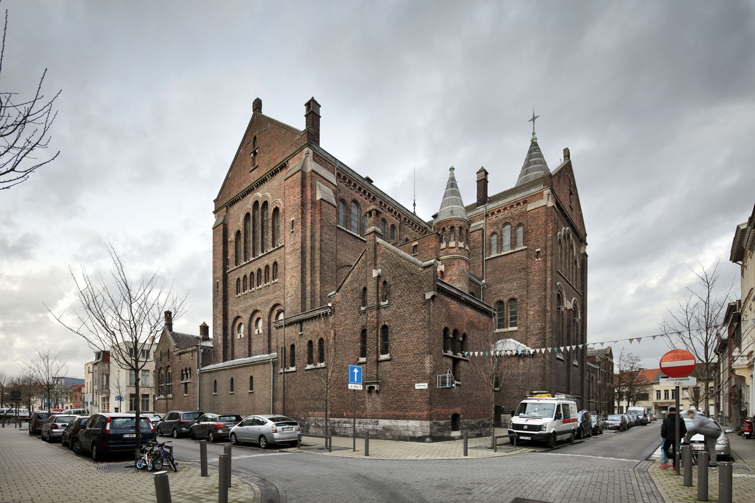 Sint-Jan-Evangelistkerk - Peperbus liggend © Georges De Kinder