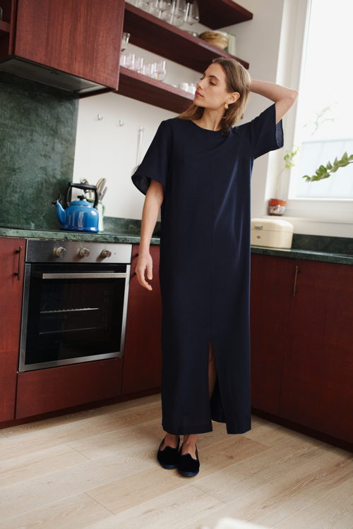 Mardi editions - SS23 - Robe Heloise Crepe de laine Bleu marine (320€)