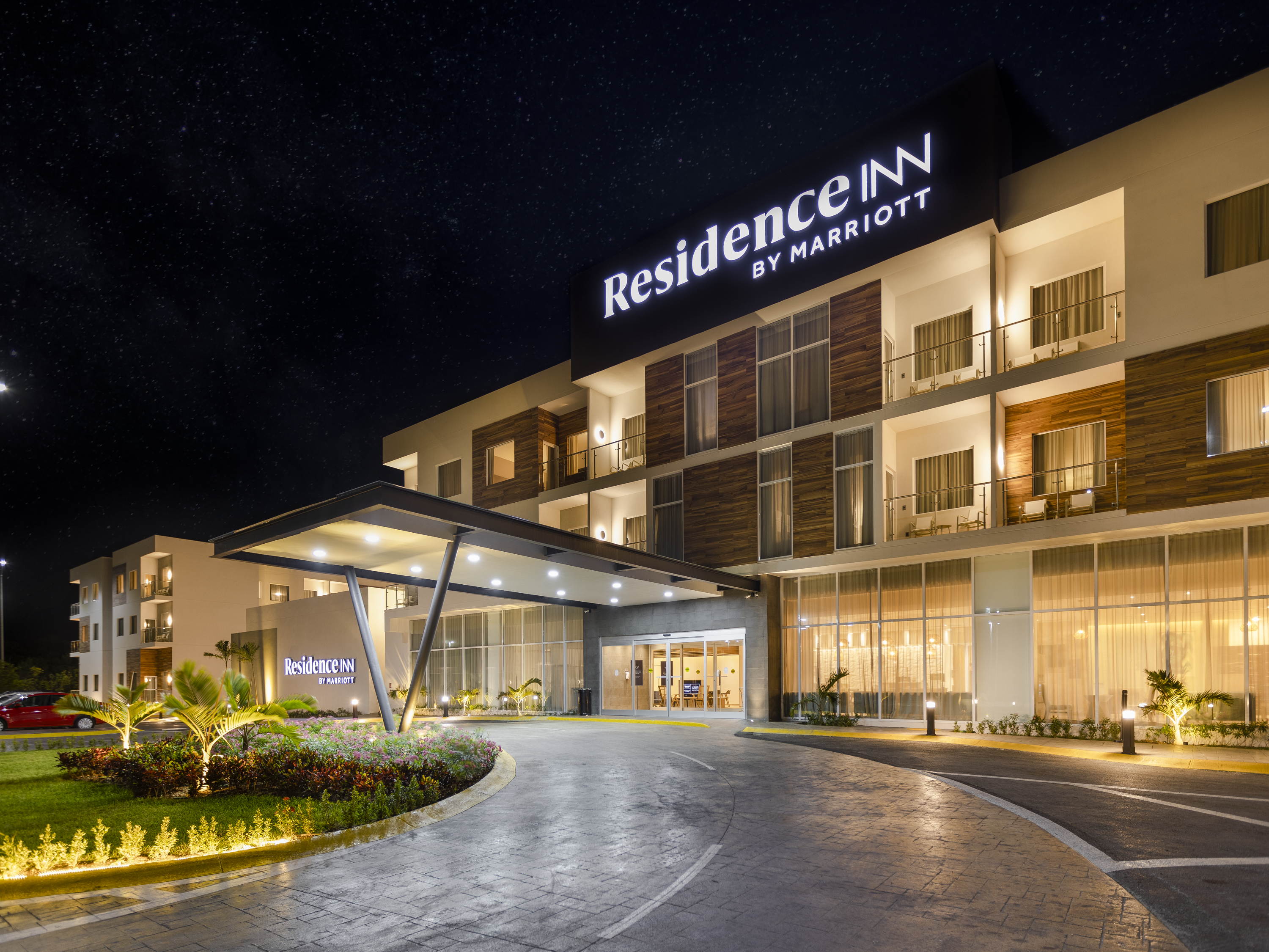 Viajeros redescubren el espacio y la comodidad en hoteles con suites 50% más grandes que el estándar 