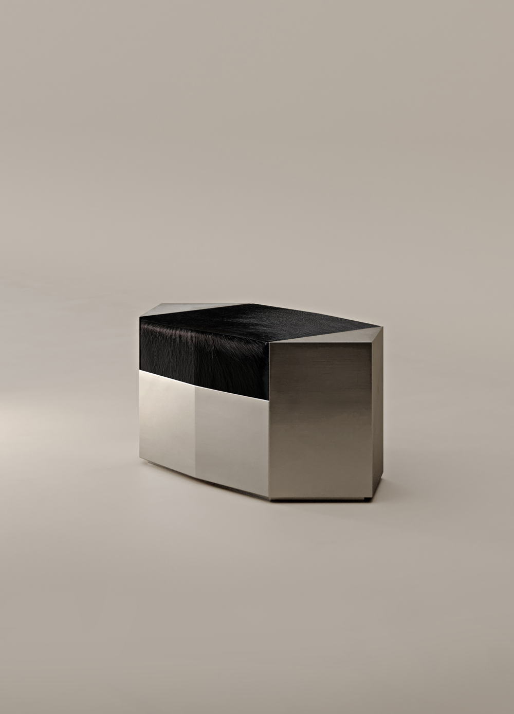 ZOE WOLKER_metalpouf-1_2025