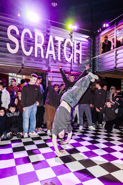 Breaking op openingsfeest SCRATCH © Victoriano Moreno