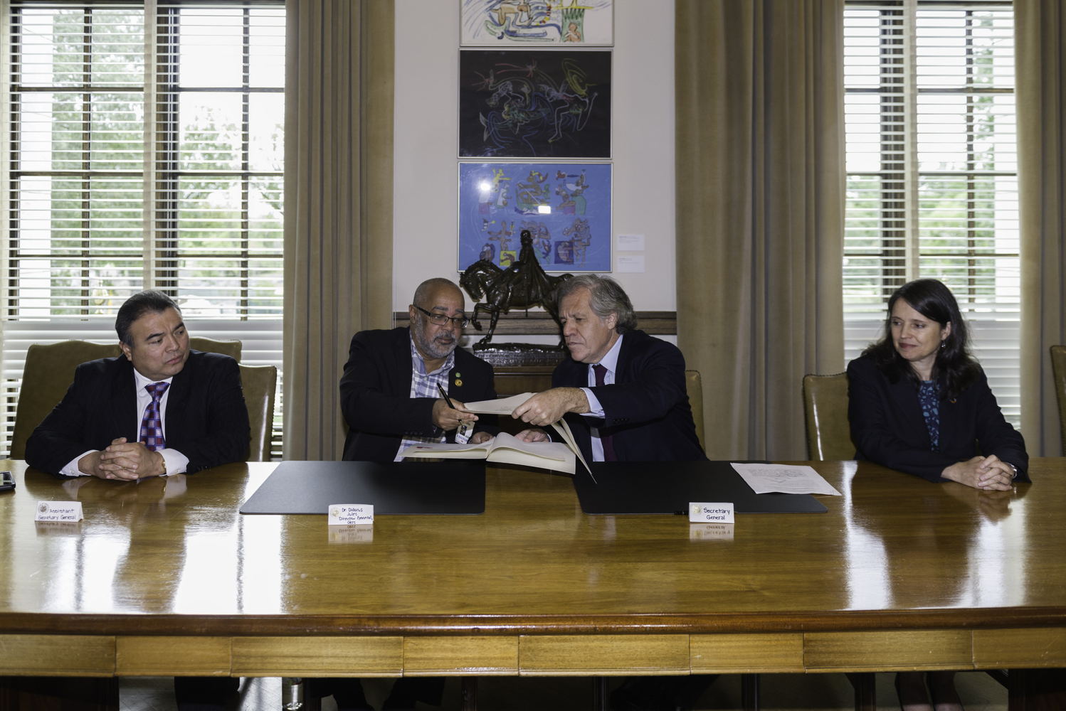 From left to right:
Nestor Mendez, OAS Assistant Secretary General
Dr. Didacus Jules, Director General, of the Organization of Eastern Caribbean States
Luis Almagro, OAS Secretary General
Jennifer May Loten, Chair of the Permanent Council and Permanent Representative of Canada to the OAS