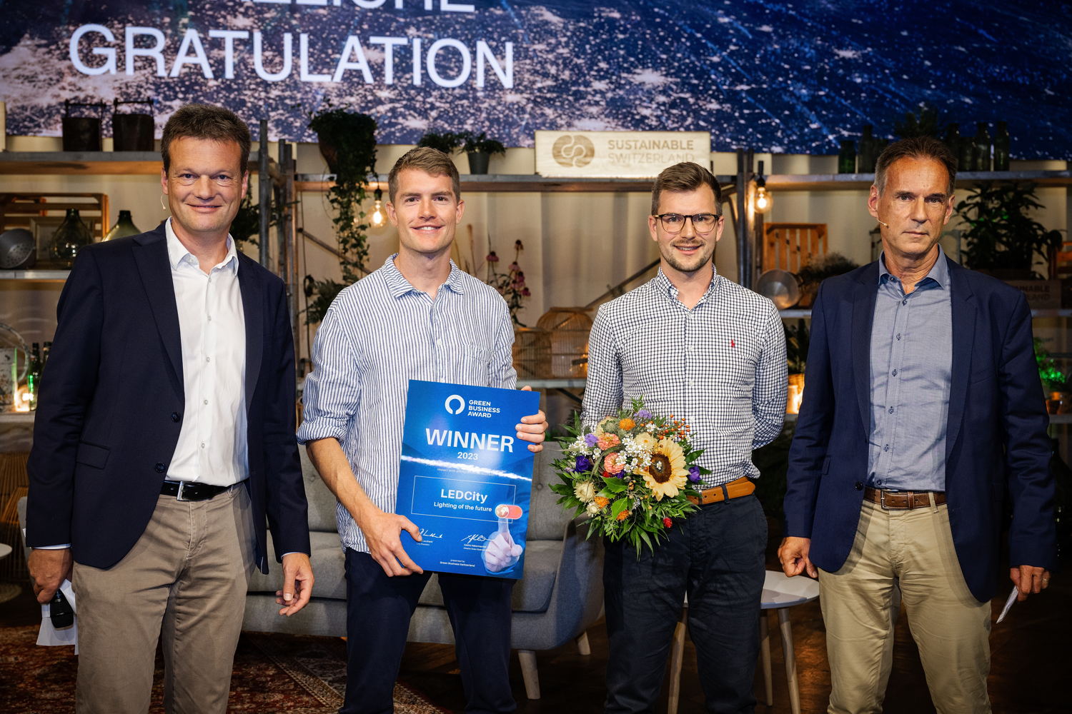 From left to right: Prof. Dr. Reto Knutti (Jury Member Green Business Award, ETH professor), Patrik Deuss (CEO and Co-Founder LEDCity), Philipp Weber (Head of Sales German Switzerland LEDCity), Christian Plüss (Head of PostBus)