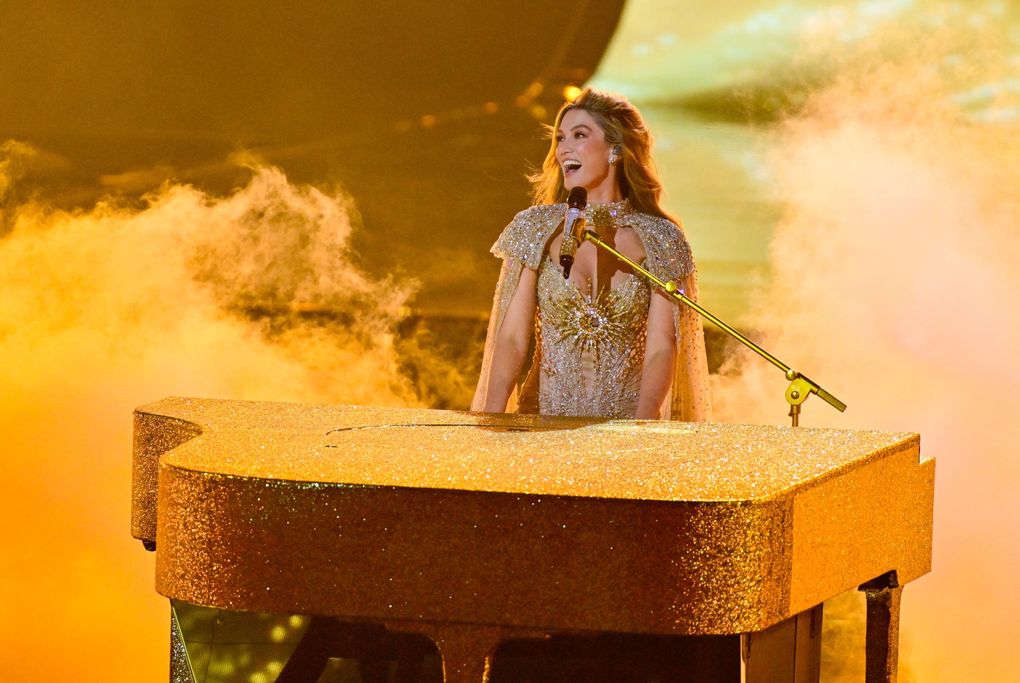Australiens Delta Goodrem med en specialdesignad Spectera-handmikrofon (Foto: ORF)