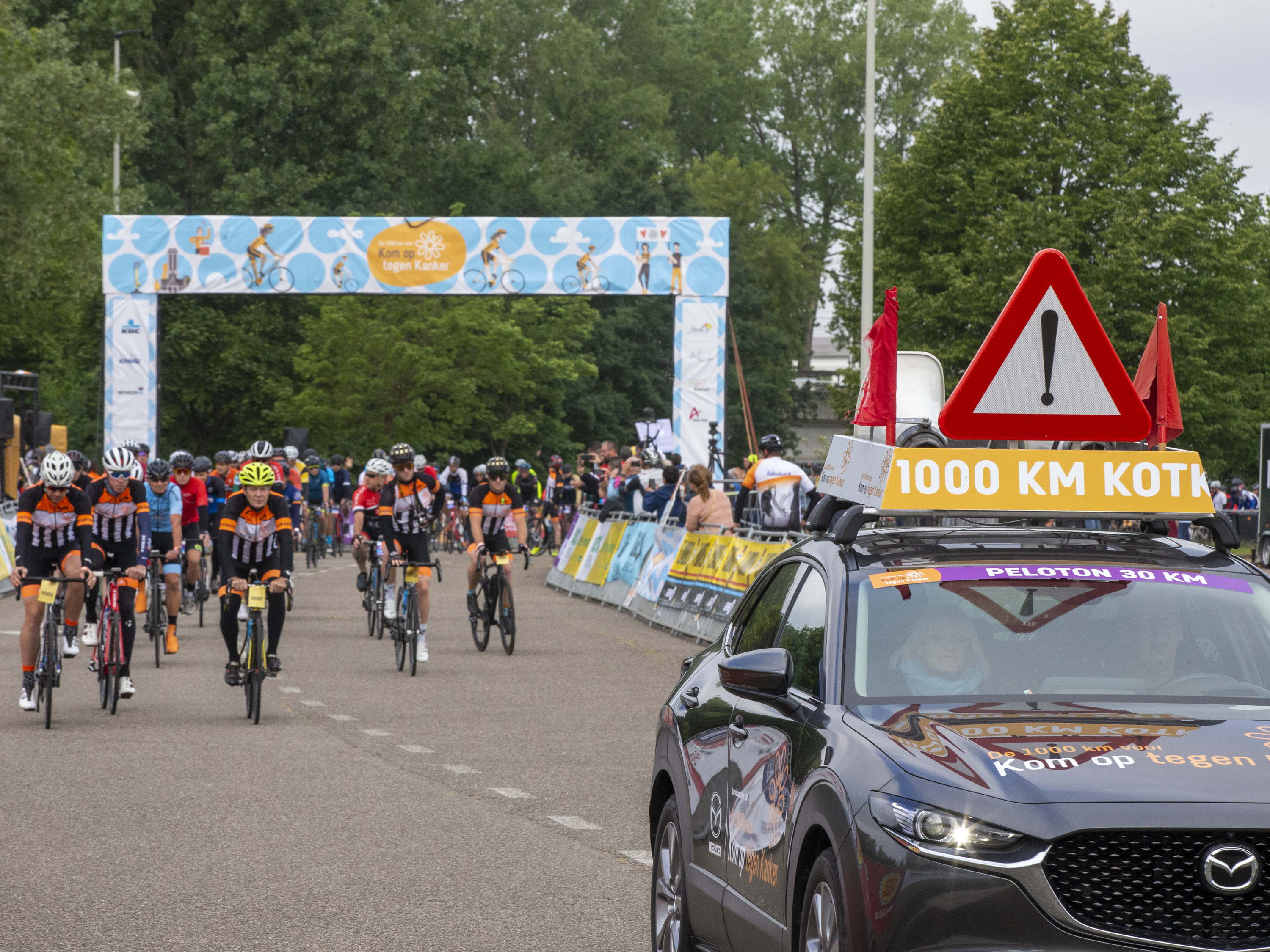 1,000km bike ride for cancer research kicks off in Mechelen