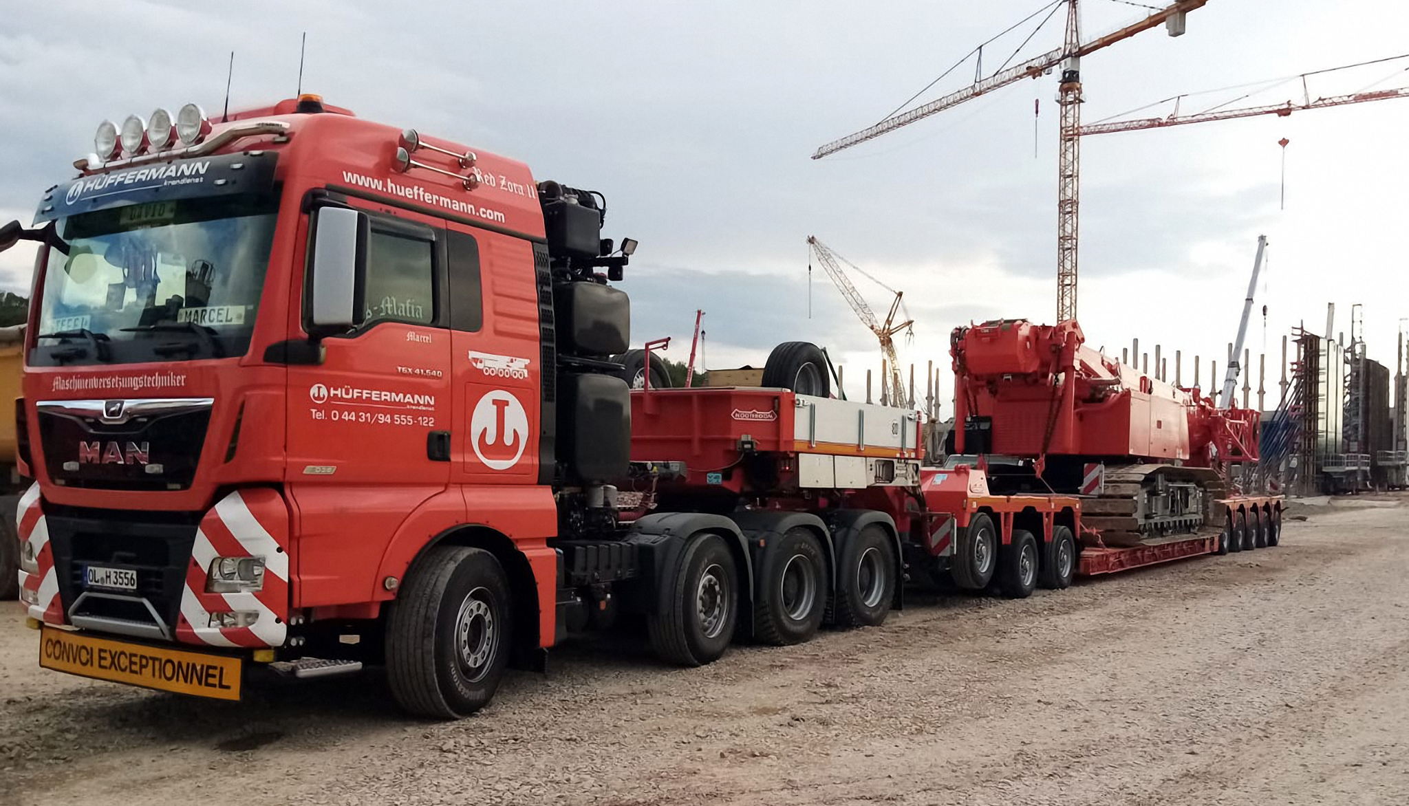 Hüffermann Krandienst erweitert Schwerlast Fuhrpark um 4 neue Nooteboom Tiefbettkombinationen