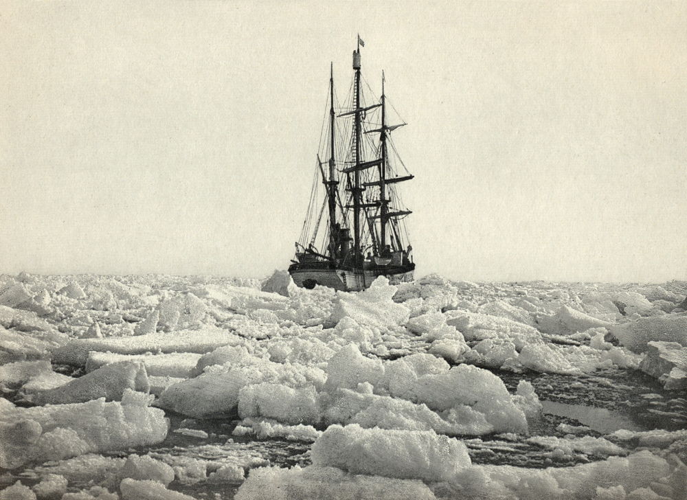 La Belgica prisonnière des glaces arctiques (Provenance : La revanche de la banquise : un été de dérive dans la mer de Kara, juin-septembre 1907 / duc Philippe-Robert d' Orleans)