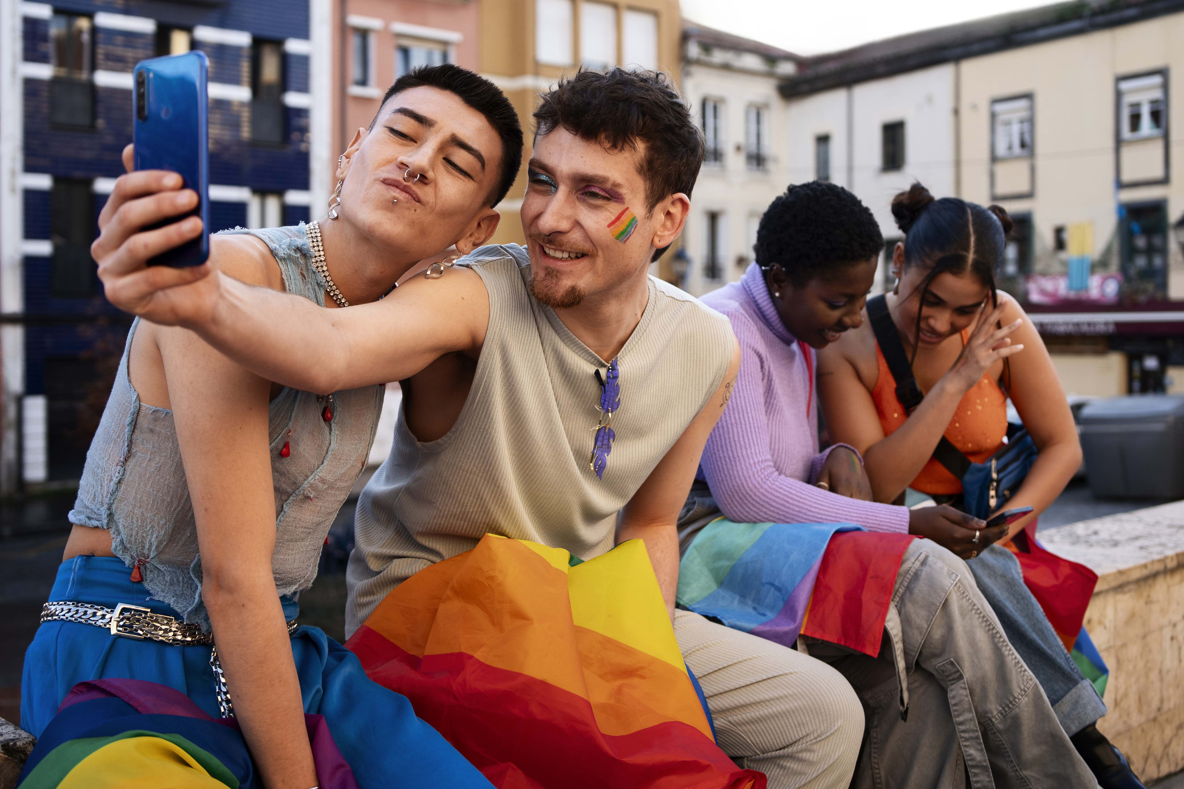 🌈 CONEXIONES REALES, PLACERES REALES: TROJANⓇ CELEBRA EL MES DEL PRIDE