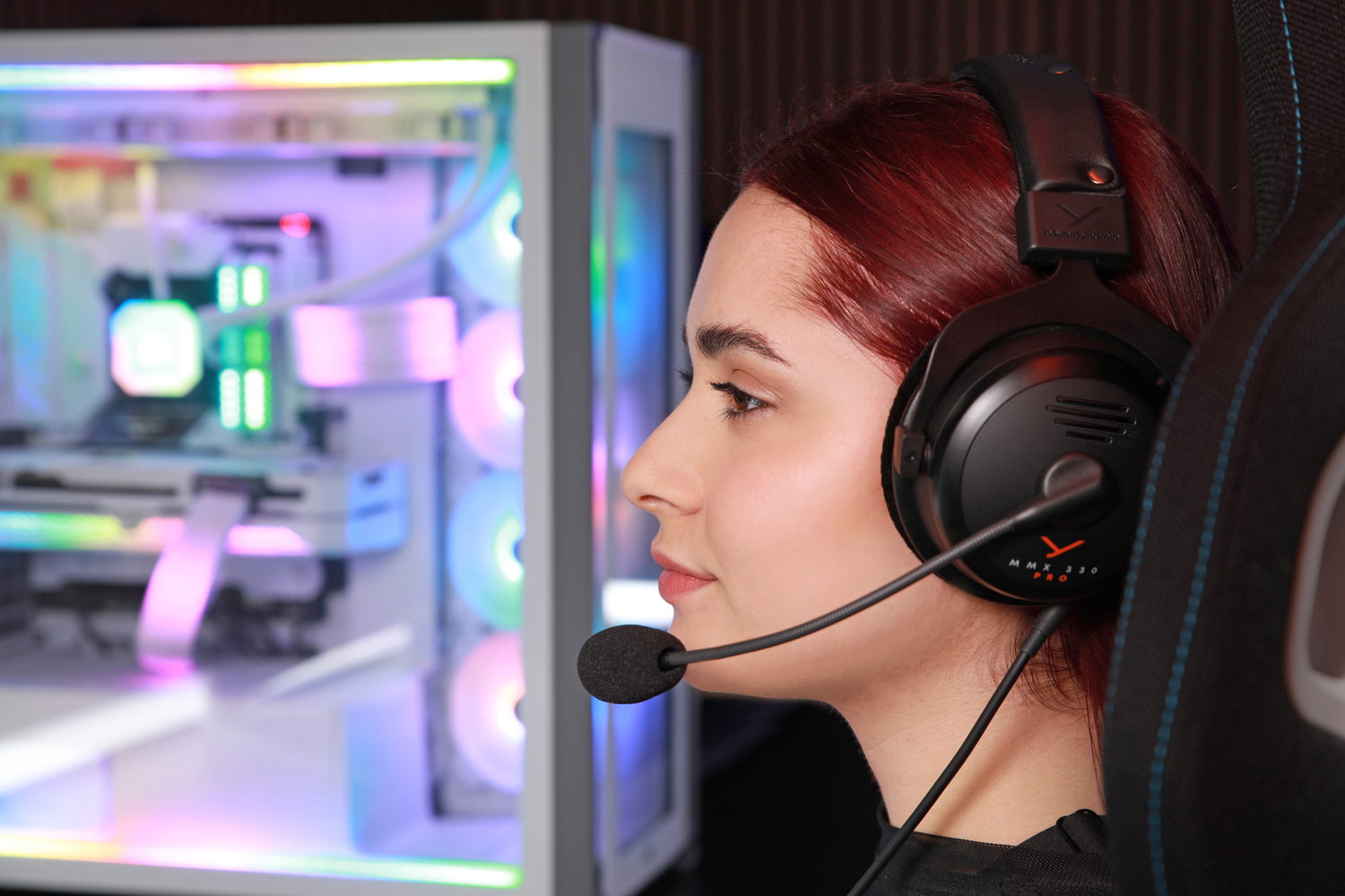 PIC_MMX330PRO_Gaming_Girl_PC_v1