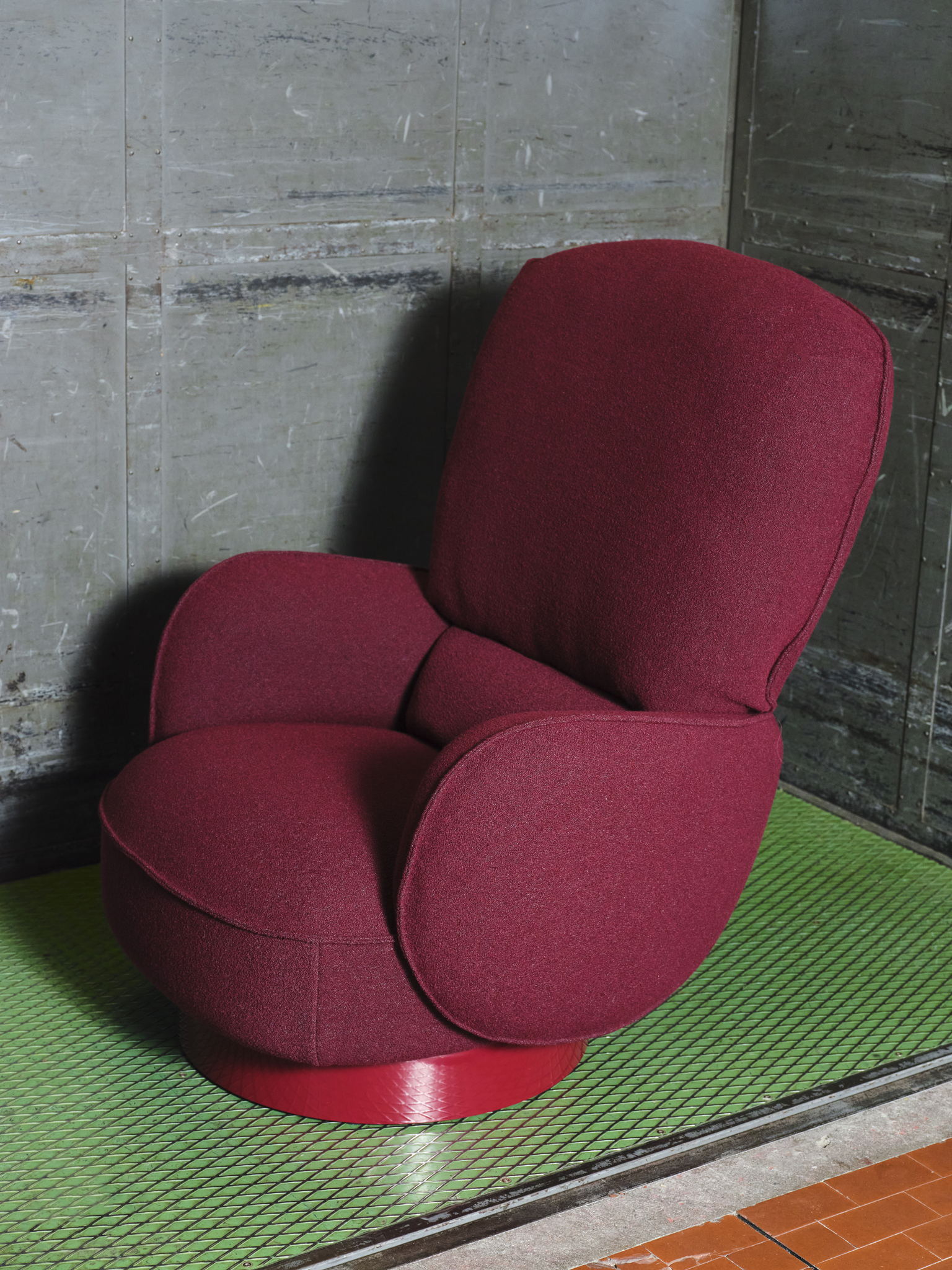 Adjustable armchair/bergère and pouf by Francesca Lanzavecchia for Zanotta. Photography by Luca Caizzi Adjustable armchair/bergère and pouf by Francesca Lanzavecchia for Zanotta. Photography by Luca Caizzi