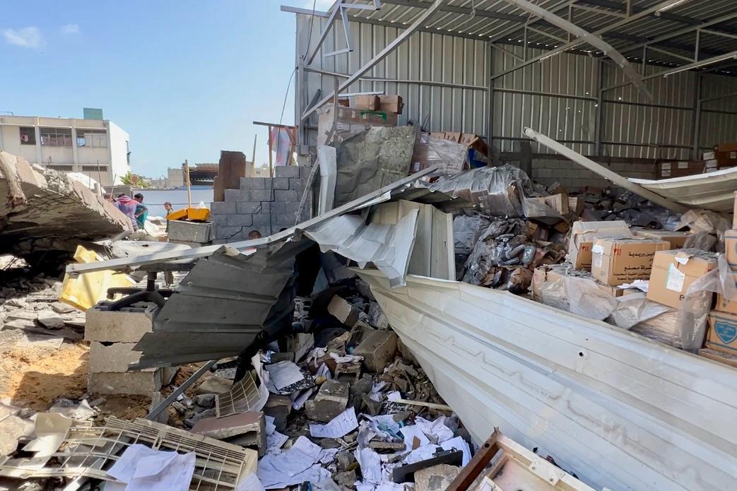 El 19 de mayo, las fuerzas israelíes atacaron el recinto del Hospital Nasser causando graves daños en el almacén de medicamentos del Ministerio de Salud. MSF El 19 de mayo, las fuerzas israelíes atacaron el recinto del Hospital Nasser causando graves daños en el almacén de medicamentos del Ministerio de Salud. MSF