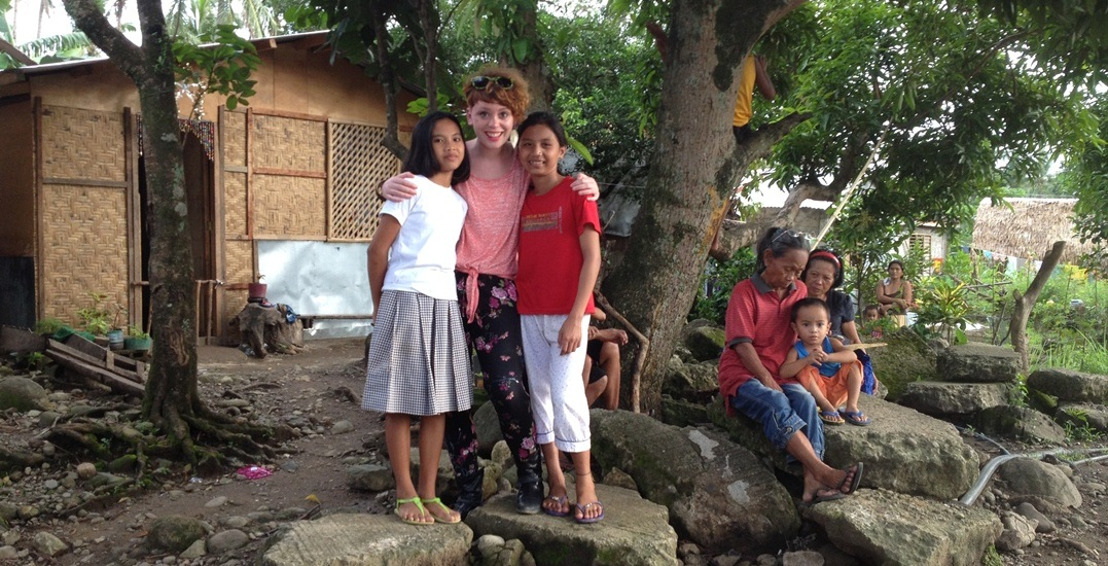 Ketnet | Wrapper Sien Wynants met Karrewiet naar de Filipijnen - een jaar na tyfoon Haiyan