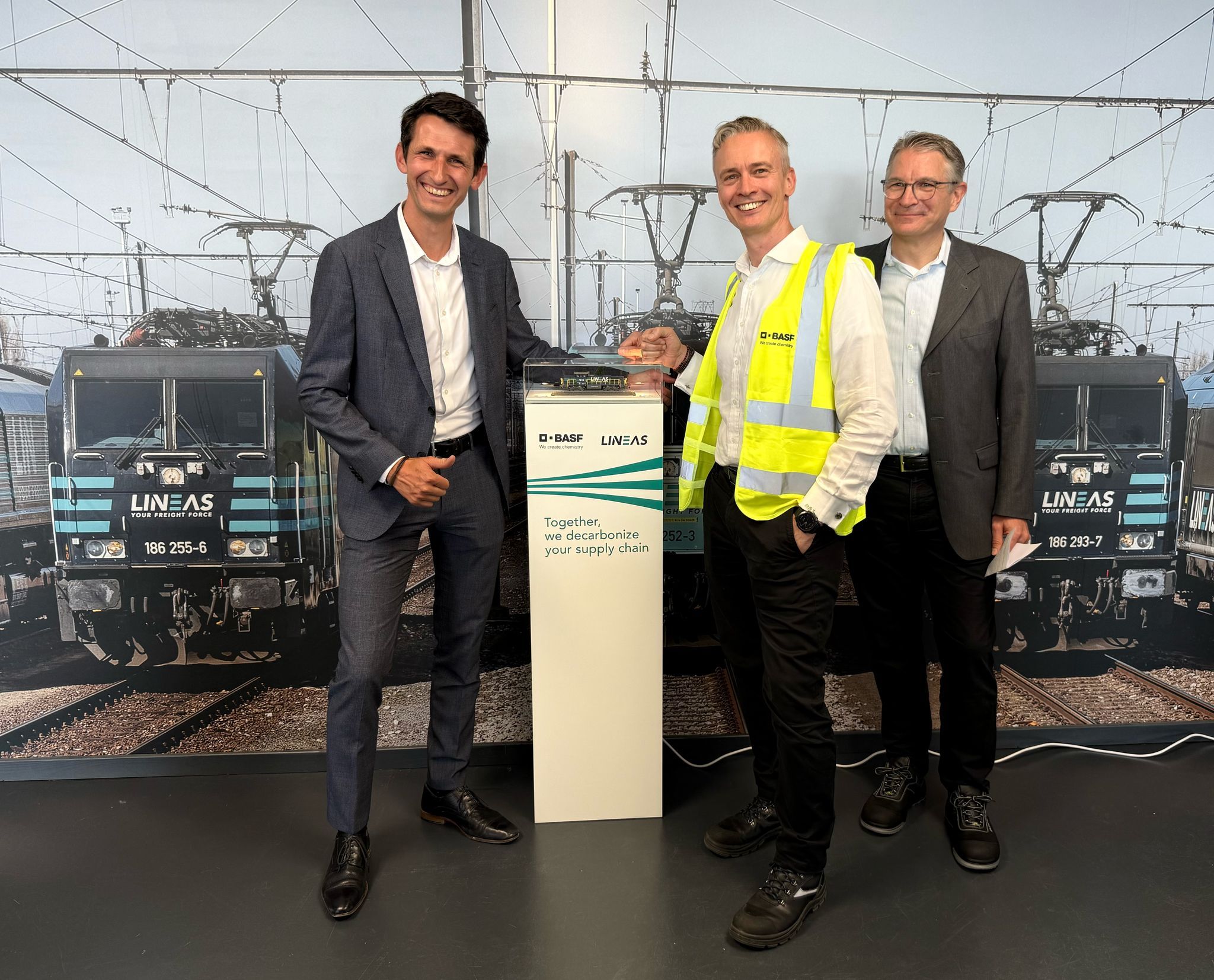 Ben Nagels (Lineas), Stefan Vodrazka (BASF) & Steffen Erlewein (BASF) Ben Nagels (Lineas), Stefan Vodrazka (BASF) & Steffen Erlewein (BASF)